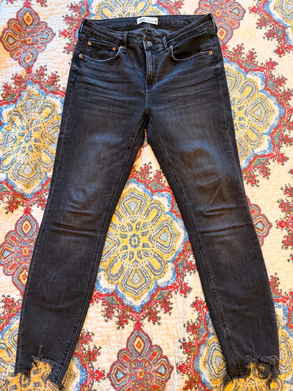 Zara Dark Gray/Black Skinny Jeans with Frayed Hem